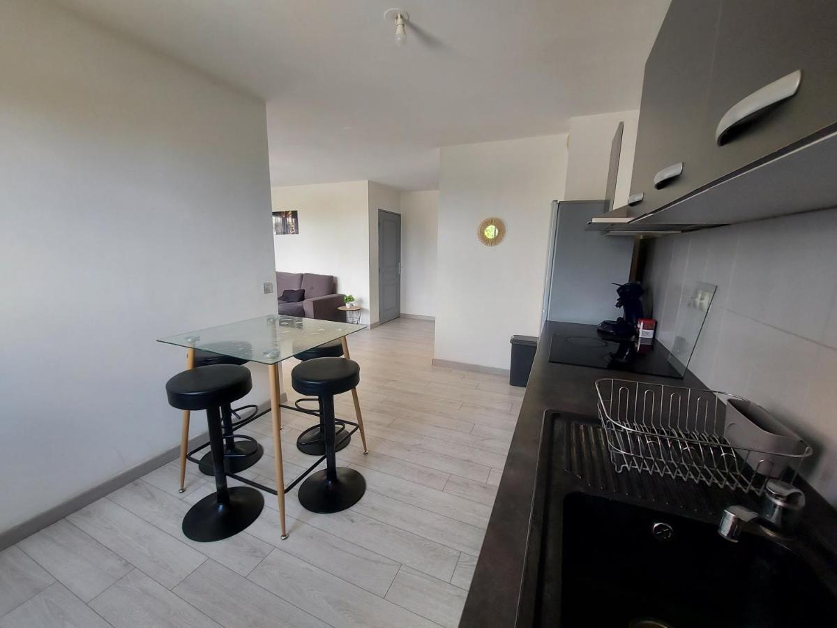 Entierement Equipe, Wifi, A 10 Min De L'Aeroport Apartment Sainte Clotilde Exterior photo